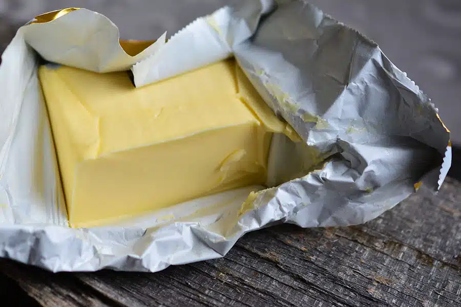 Consommer du beurre périmé : est-ce une bonne idée ?